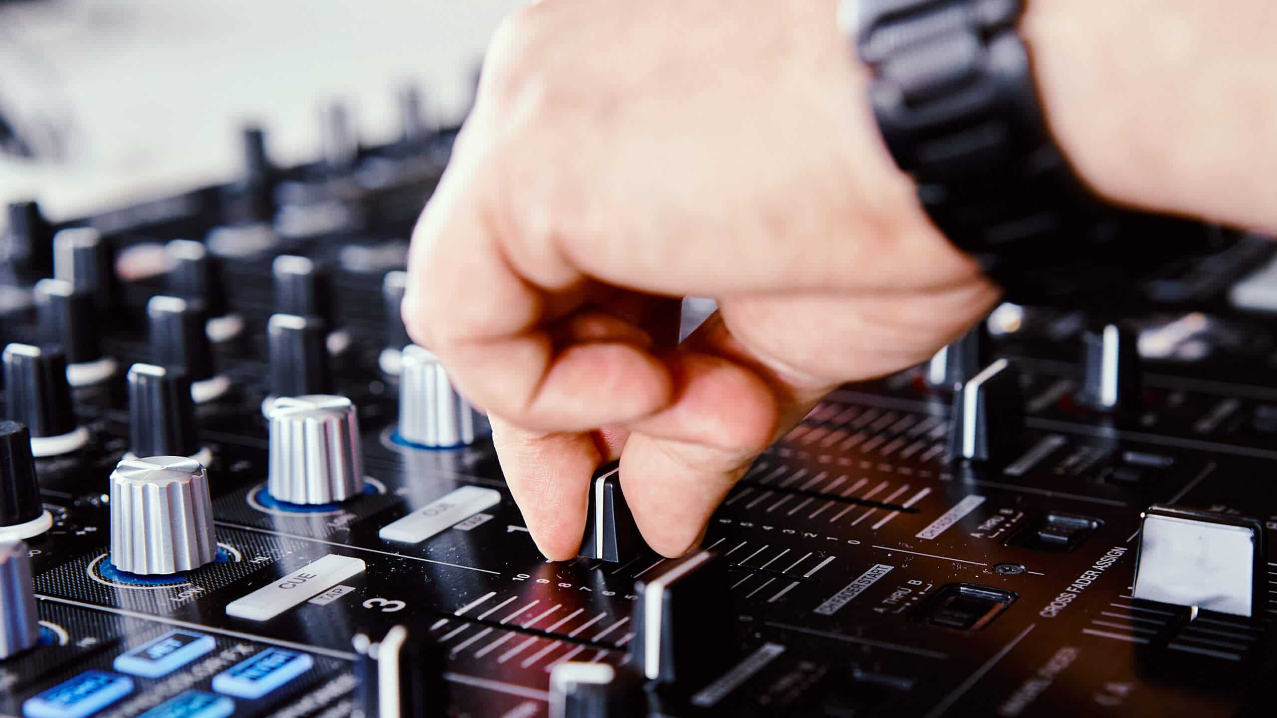 BEAT ACADEMY | Mixing | Fader | DJ Kurs | Pioneer | DJ Schule Dortmund | Producing-Unterricht